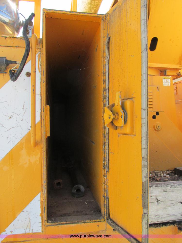 image for item K5079 1993 International 4900 bucket truck