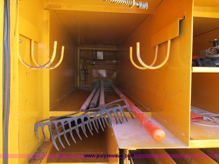 image for item K5079 1993 International 4900 bucket truck