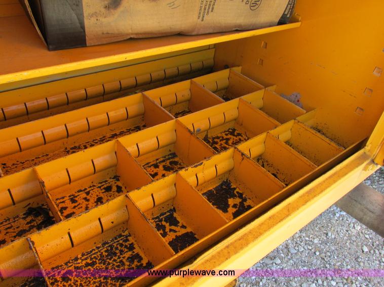 image for item K5079 1993 International 4900 bucket truck