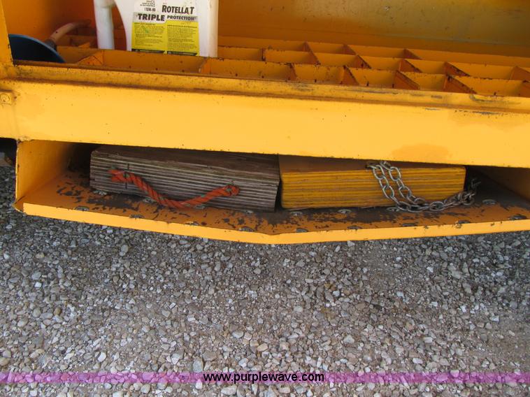 image for item K5079 1993 International 4900 bucket truck