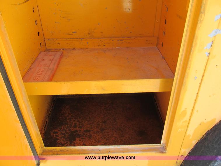 image for item K5079 1993 International 4900 bucket truck