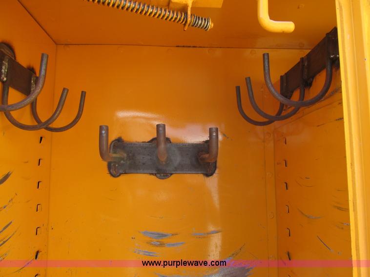 image for item K5079 1993 International 4900 bucket truck