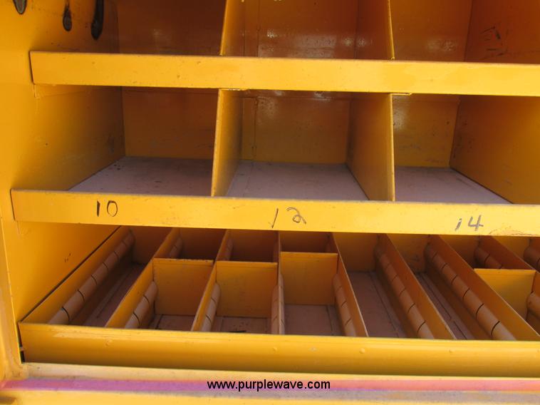 image for item K5079 1993 International 4900 bucket truck