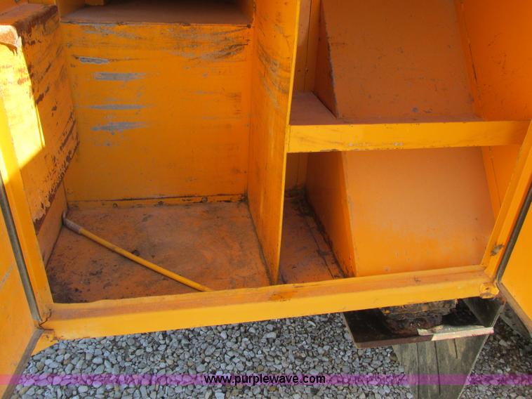 image for item K5079 1993 International 4900 bucket truck