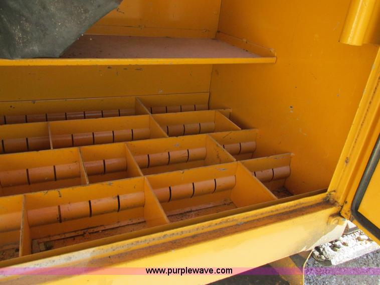 image for item K5079 1993 International 4900 bucket truck