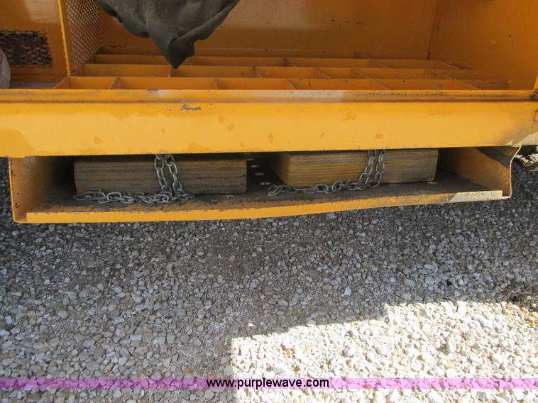 image for item K5079 1993 International 4900 bucket truck