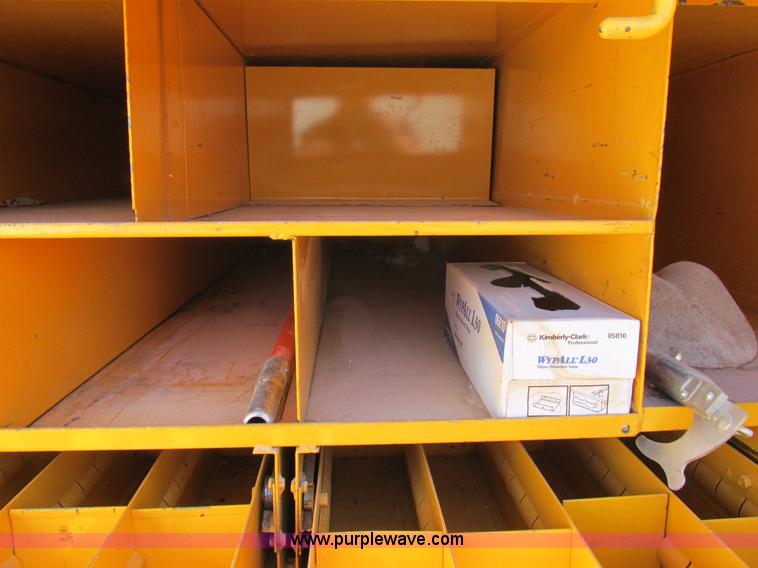 image for item K5079 1993 International 4900 bucket truck