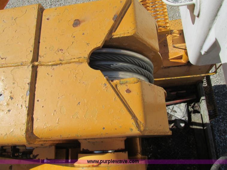 image for item K5079 1993 International 4900 bucket truck