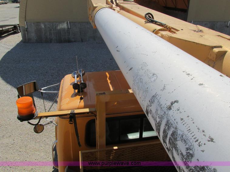 image for item K5079 1993 International 4900 bucket truck