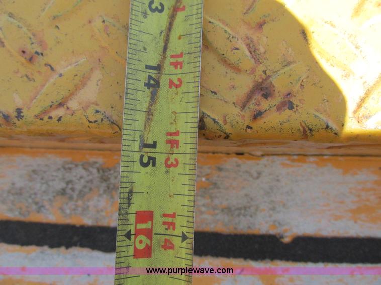 image for item K5079 1993 International 4900 bucket truck