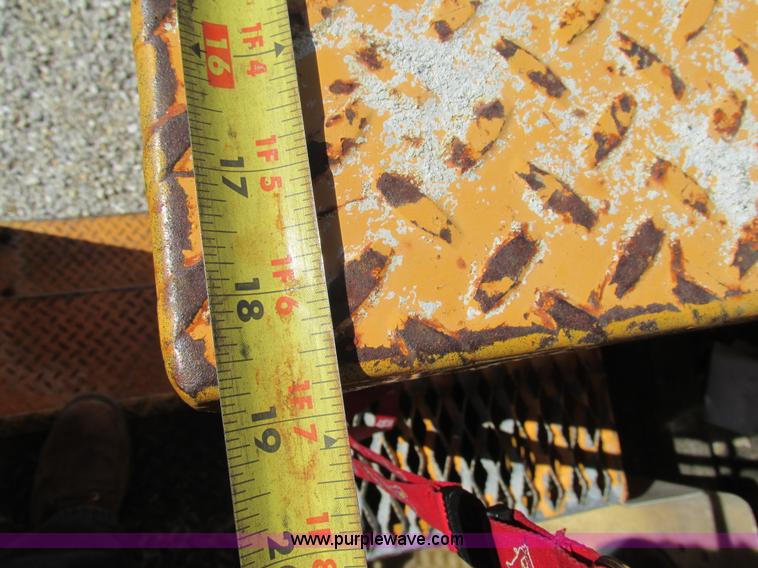 image for item K5079 1993 International 4900 bucket truck