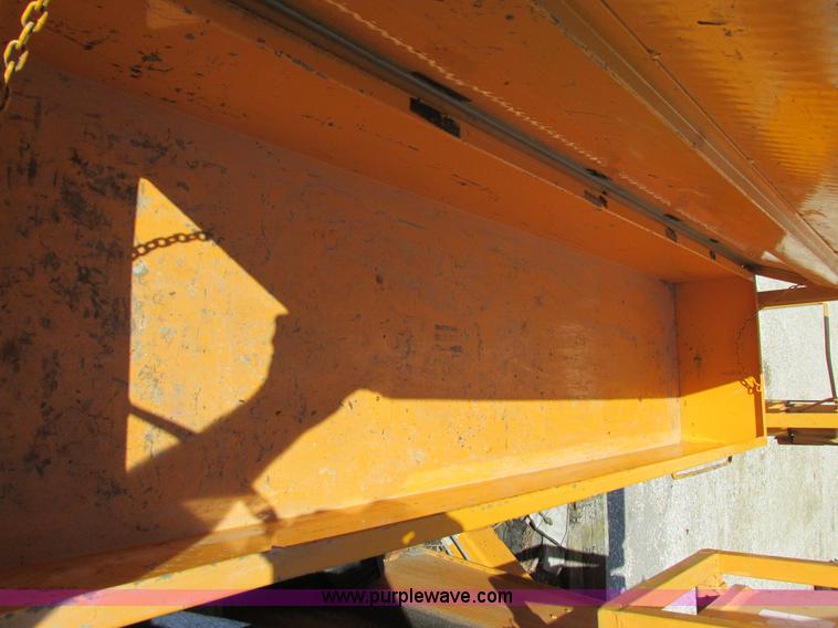 image for item K5079 1993 International 4900 bucket truck