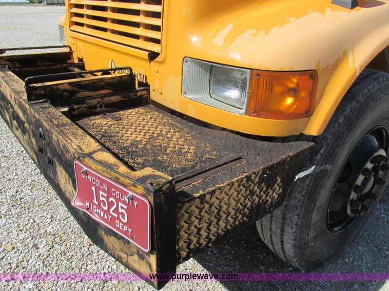 image for item K5079 1993 International 4900 bucket truck