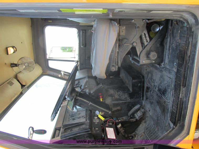 image for item K5079 1993 International 4900 bucket truck