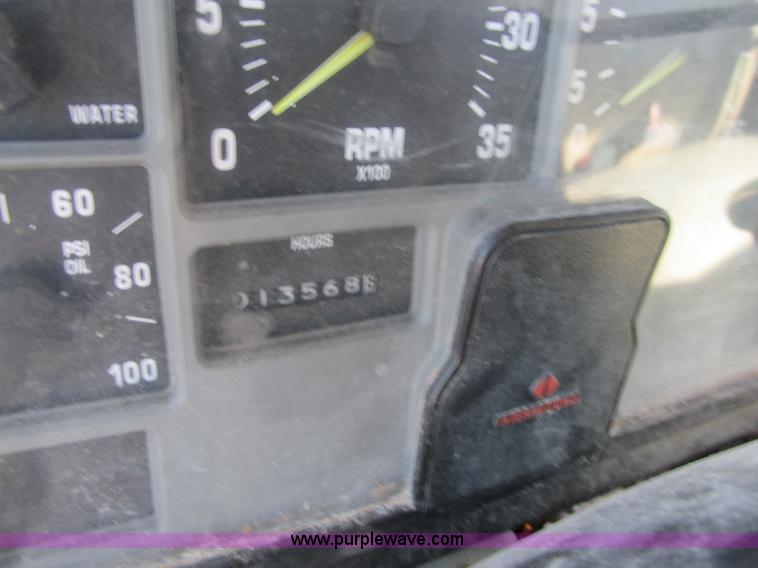 image for item K5079 1993 International 4900 bucket truck