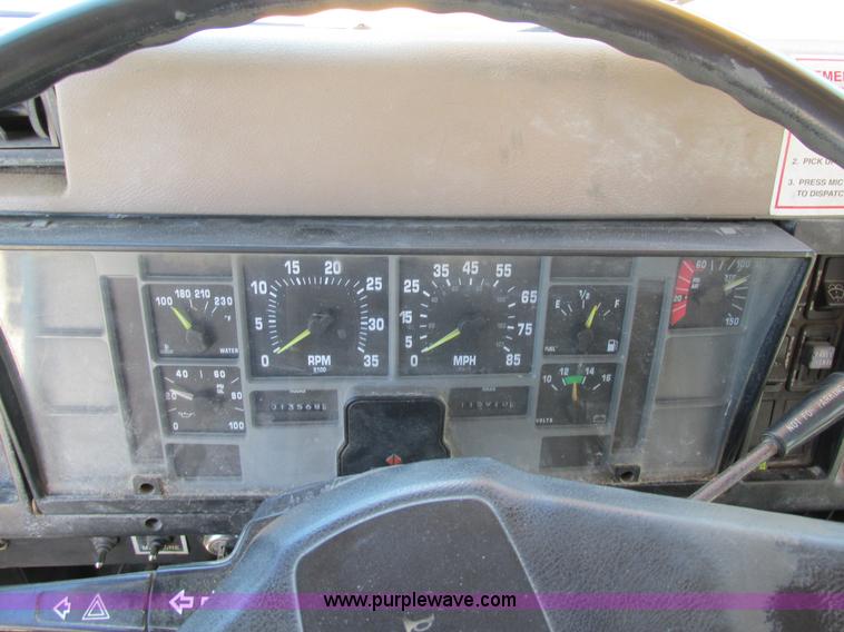 image for item K5079 1993 International 4900 bucket truck