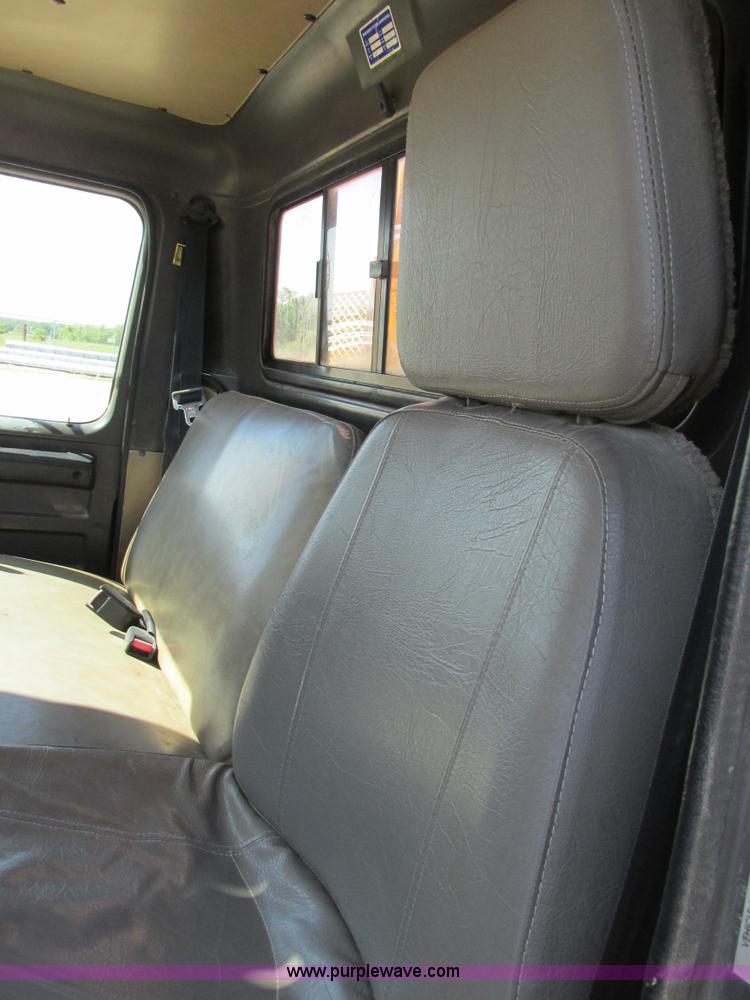 image for item K5079 1993 International 4900 bucket truck