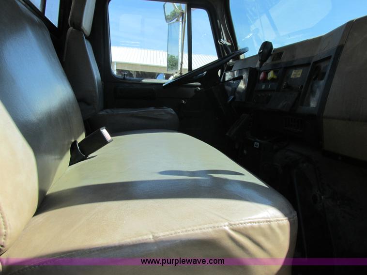 image for item K5079 1993 International 4900 bucket truck