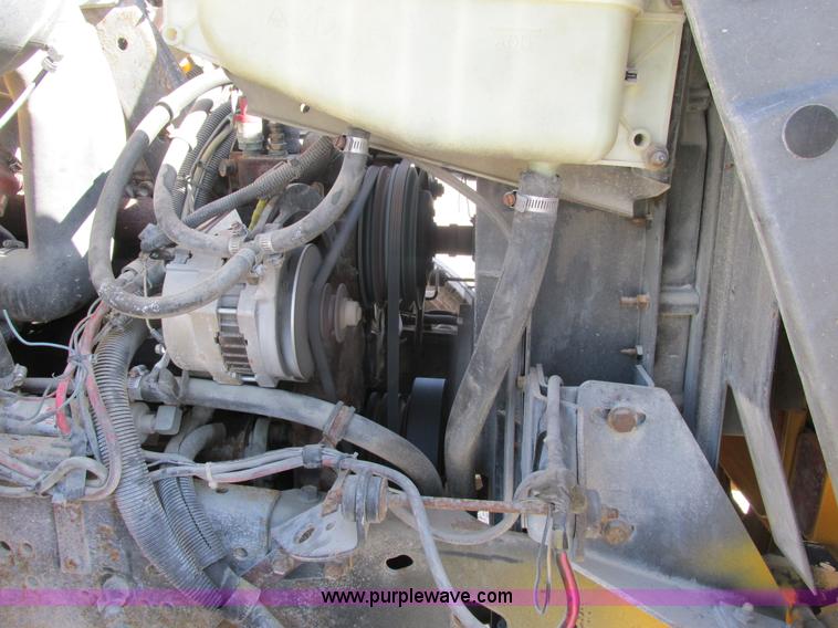 image for item K5079 1993 International 4900 bucket truck