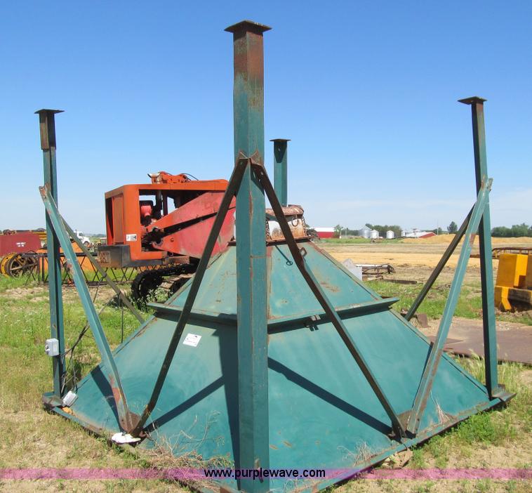 Custom built aggregate hopper in Bayard, IA | Item K5703 sold | Purple Wave