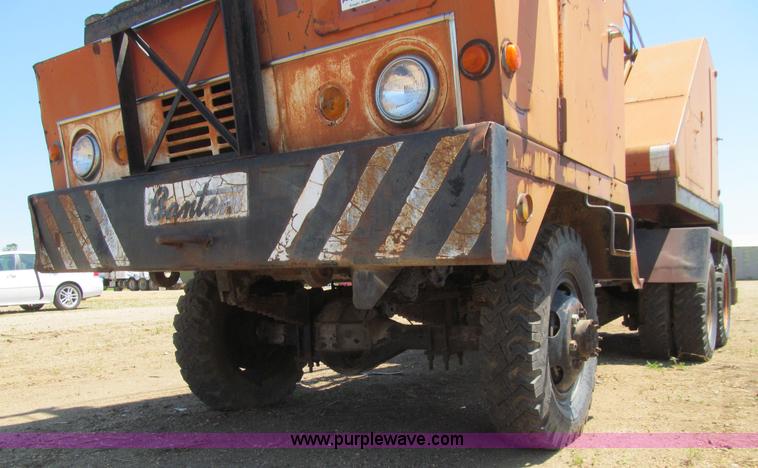 image for item K5709 Bantam T350 truck crane