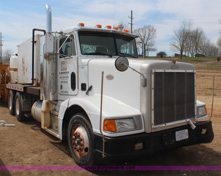 image for item K6848 1996 Peterbilt 377 flatbed truck