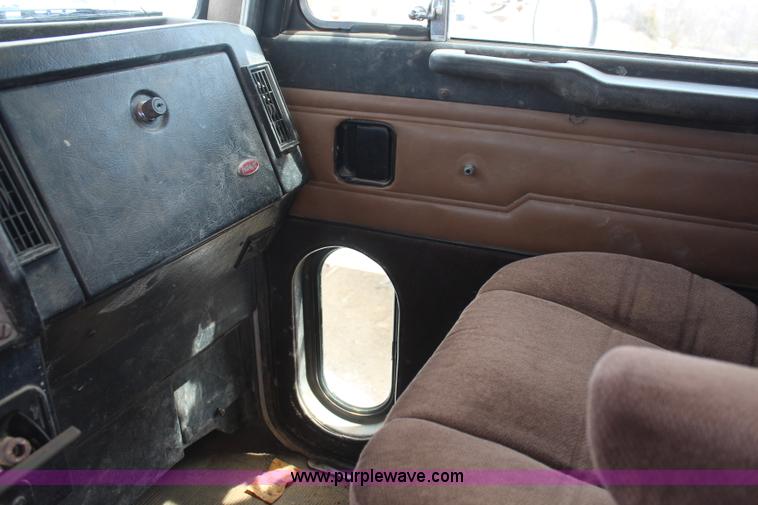 image for item K6848 1996 Peterbilt 377 flatbed truck