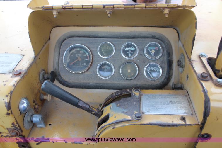 image for item K6906 1974 Caterpillar 613B elevating scraper