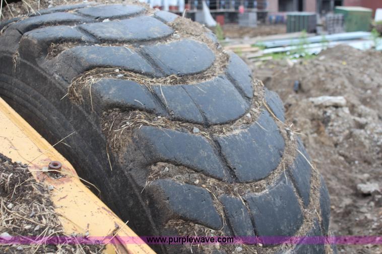 image for item K6906 1974 Caterpillar 613B elevating scraper