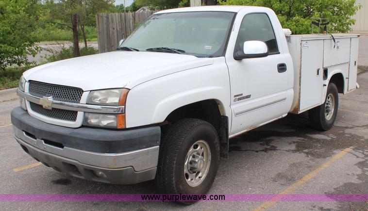 image for item K6924 2004 Chevrolet Silverado 2500 HD utility truck