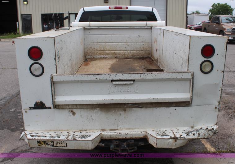 image for item K6924 2004 Chevrolet Silverado 2500 HD utility truck