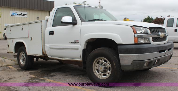 image for item K6924 2004 Chevrolet Silverado 2500 HD utility truck
