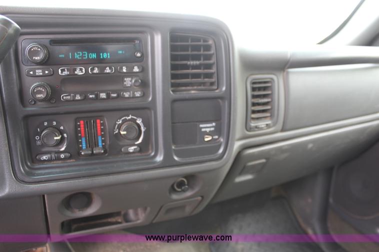 image for item K6924 2004 Chevrolet Silverado 2500 HD utility truck