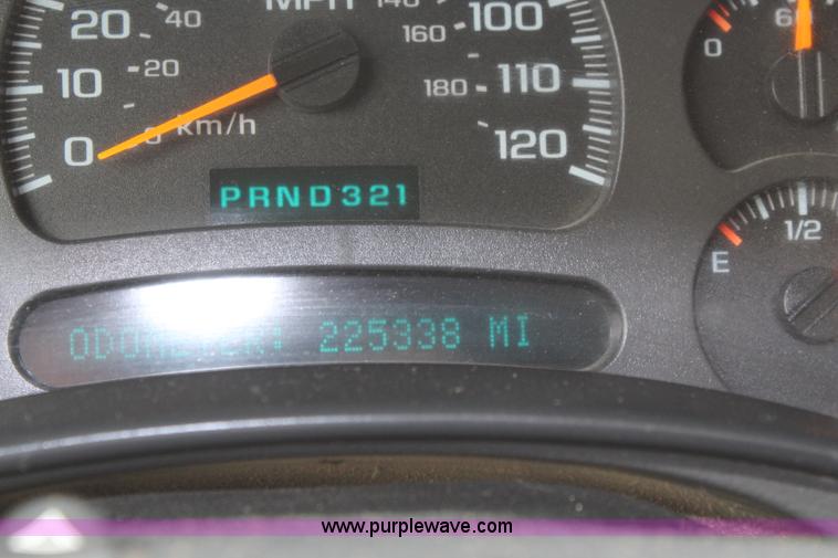 image for item K6924 2004 Chevrolet Silverado 2500 HD utility truck