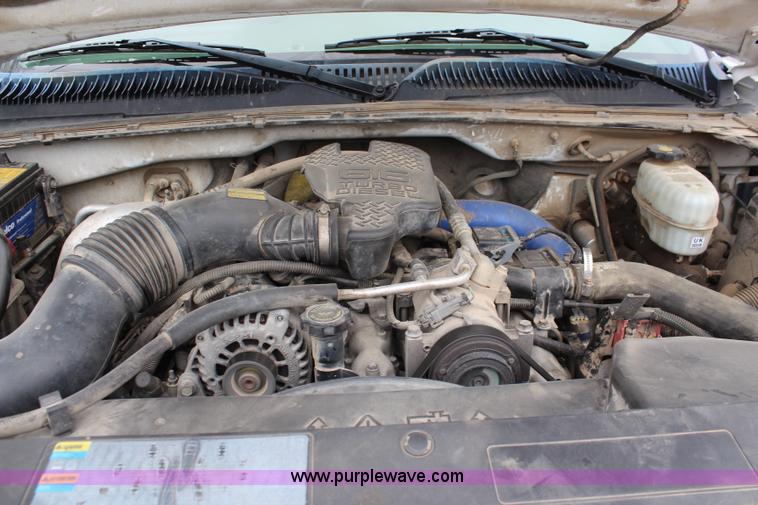 image for item K6924 2004 Chevrolet Silverado 2500 HD utility truck