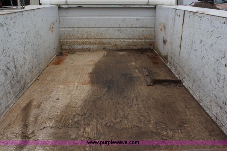 image for item K6924 2004 Chevrolet Silverado 2500 HD utility truck