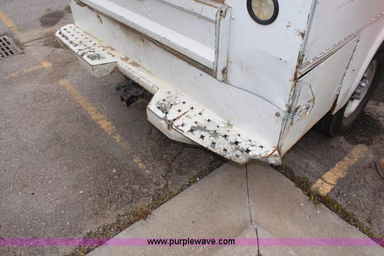 image for item K6924 2004 Chevrolet Silverado 2500 HD utility truck