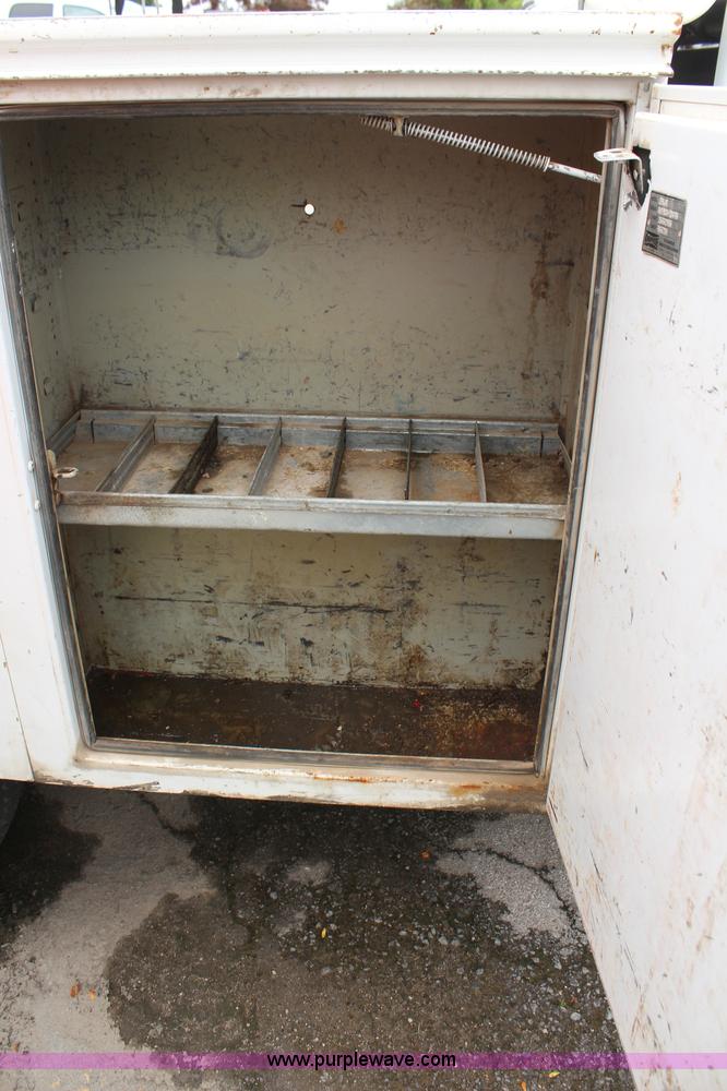 image for item K6924 2004 Chevrolet Silverado 2500 HD utility truck