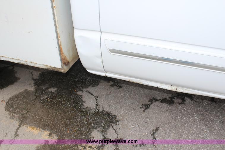 image for item K6924 2004 Chevrolet Silverado 2500 HD utility truck