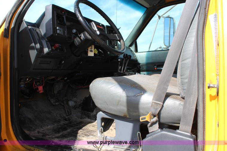 image for item K6931 1999 GMC C7500 dump truck