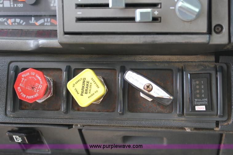 image for item K6931 1999 GMC C7500 dump truck