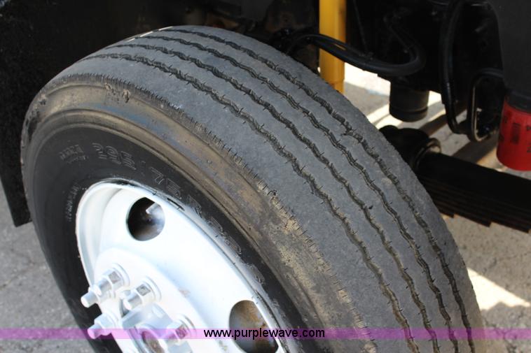 image for item K6931 1999 GMC C7500 dump truck