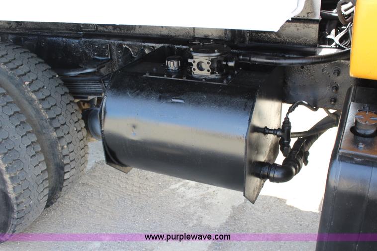 image for item K6931 1999 GMC C7500 dump truck