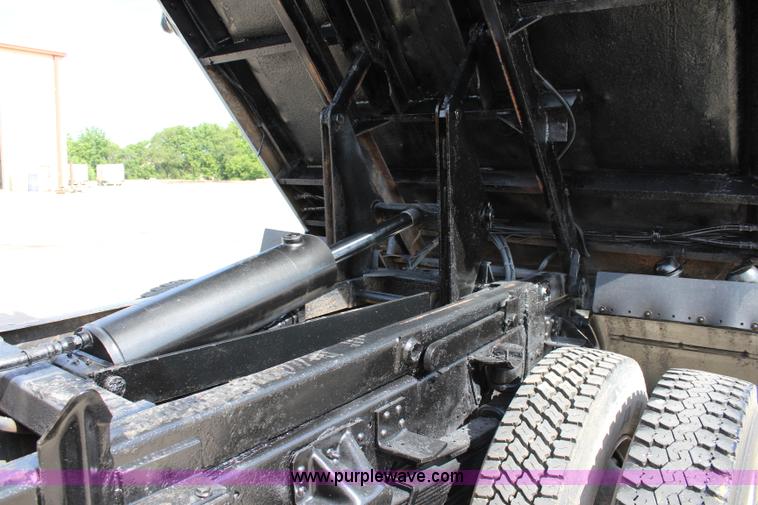 image for item K6931 1999 GMC C7500 dump truck