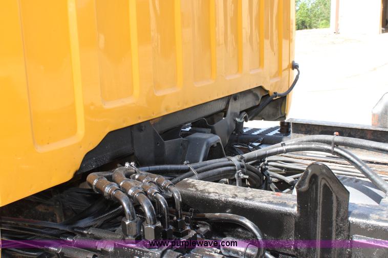 image for item K6931 1999 GMC C7500 dump truck