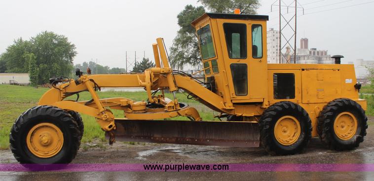 image for item K6944 1975 Huber F1500M rigid frame motor grader