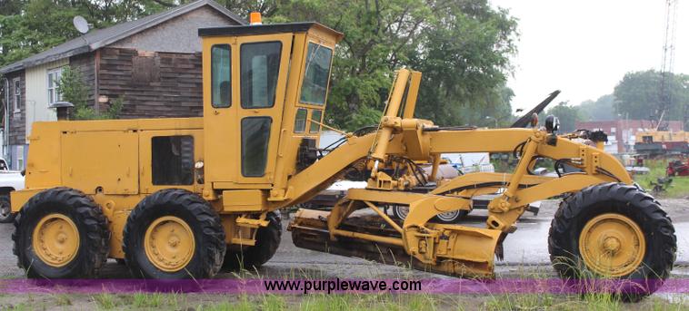 image for item K6944 1975 Huber F1500M rigid frame motor grader