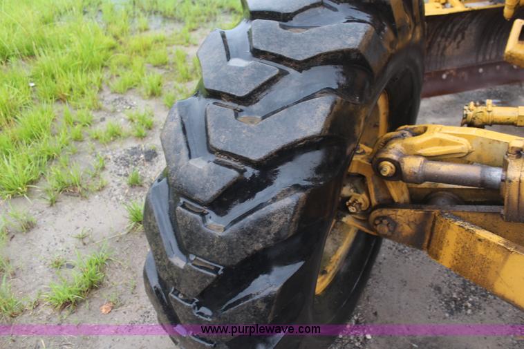 image for item K6944 1975 Huber F1500M rigid frame motor grader