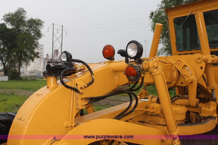 image for item K6944 1975 Huber F1500M rigid frame motor grader