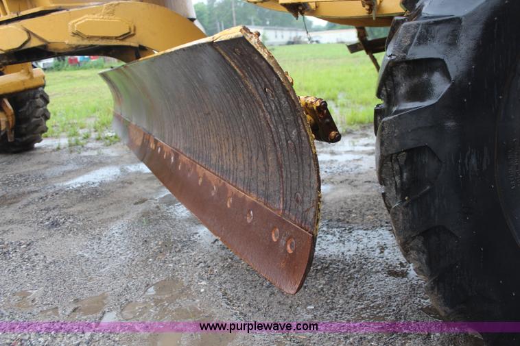 image for item K6944 1975 Huber F1500M rigid frame motor grader